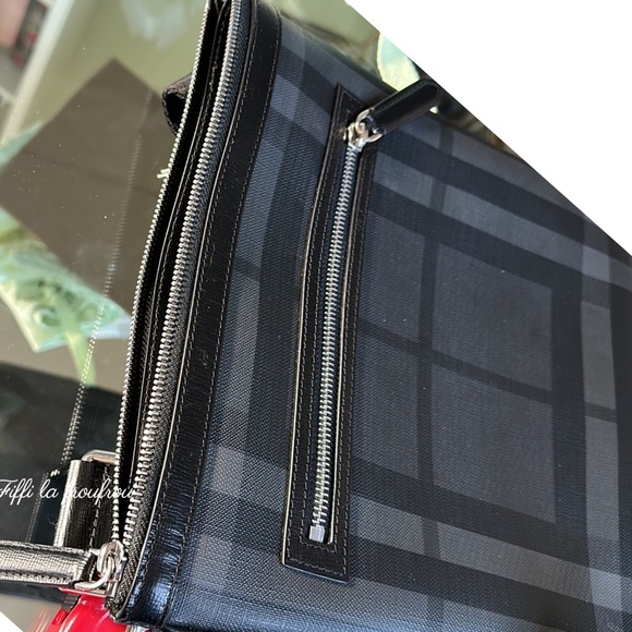 Authentic Burberry messenger bag - Picture 11 of 16